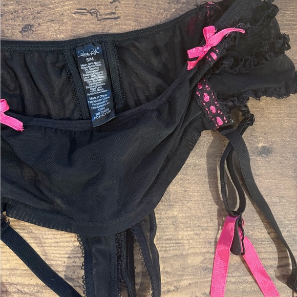 NWOT Rene Rofe Black and Pink Lace Garter with Crotchless Panties - Picture 5 of 5